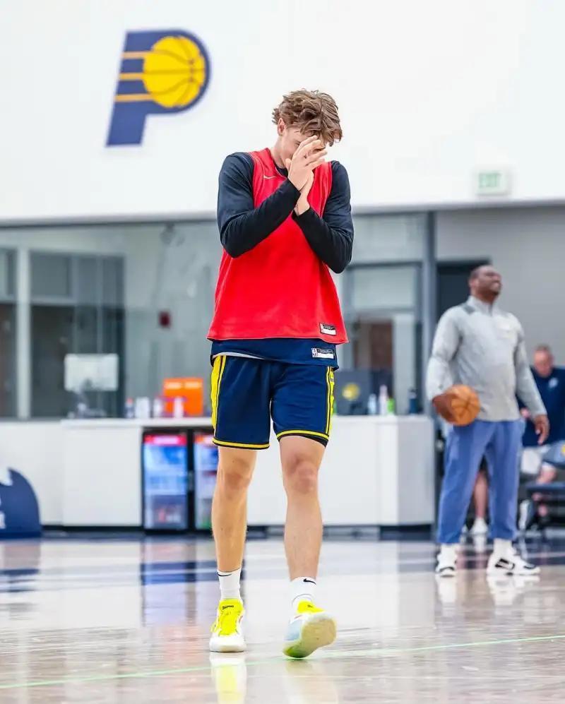 步行者队士气高涨,全力备战重要比赛的简单介绍 步行者队士气高涨,全力备战重要比赛的简单介绍