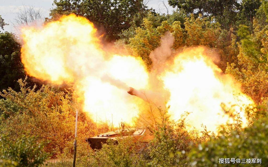 进攻火力强劲，连续攻破对方防线