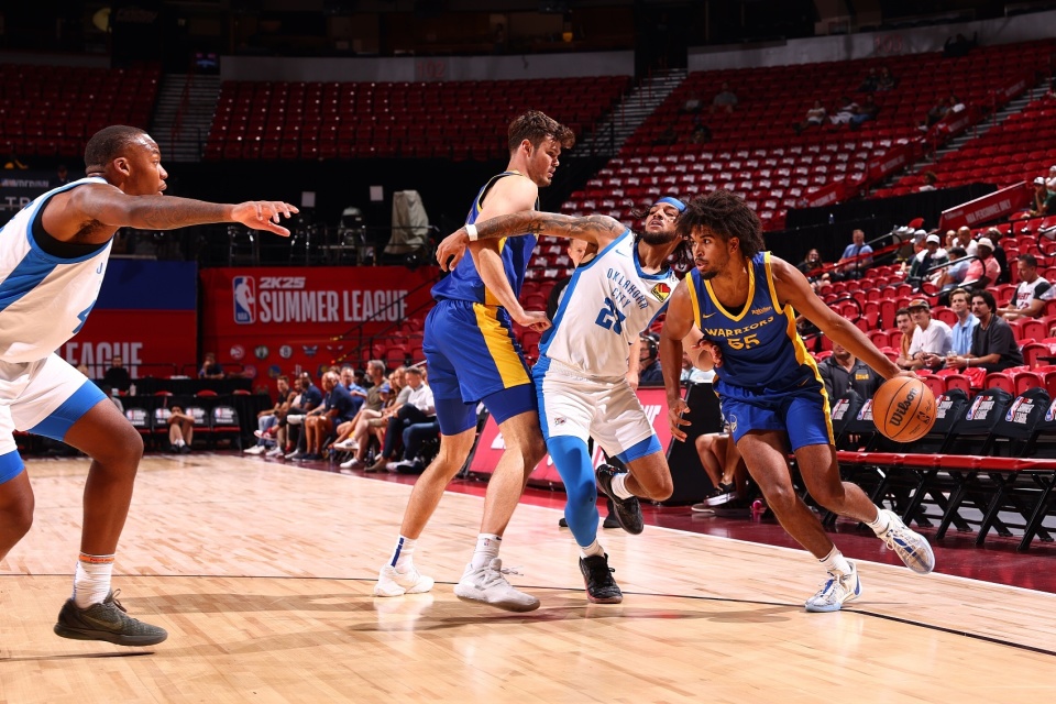 包含德国男篮碾压勇士B队，克莱爆发神勇的词条