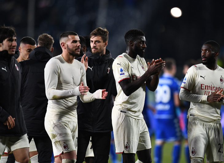 关于希腊轻取AC米兰，穆勒统治全场的信息