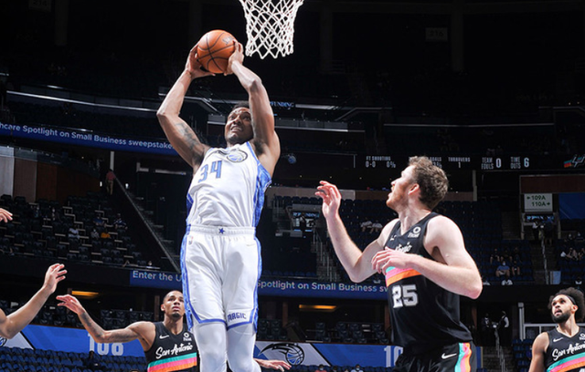 天津队轻取勇士，德罗赞扛起全队