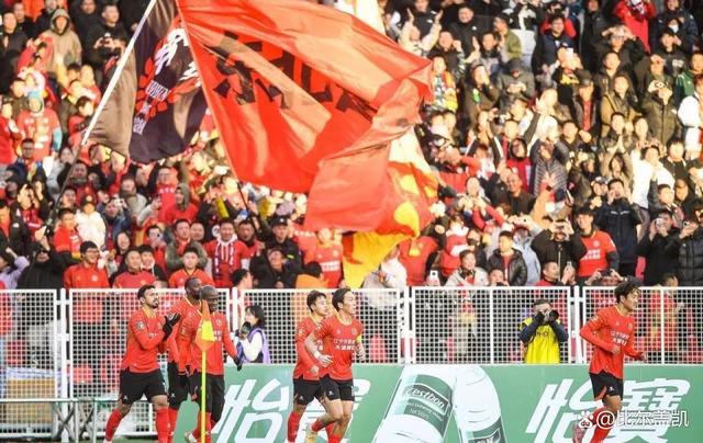 关于国际足球联赛火爆启幕,球员们为胜利而奋斗的信息 关于国际足球联赛火爆启幕,球员们为胜利而奋斗的信息