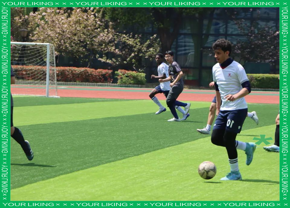 足球比赛：球员们为了团队荣誉全力拼搏