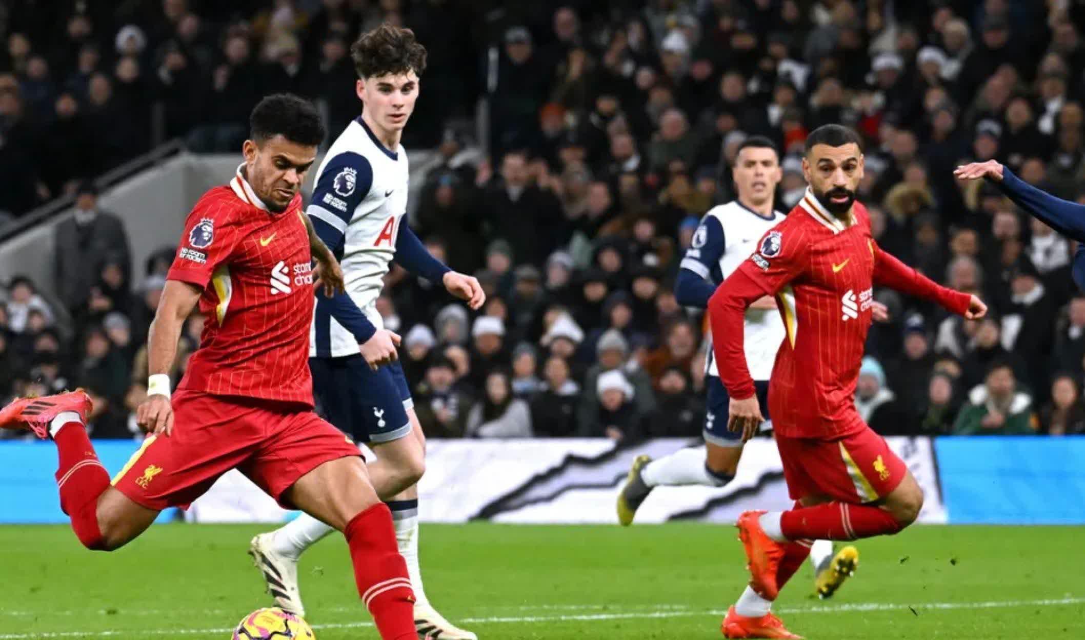 利物浦冲刺决赛开门红,球迷满场欢呼! 利物浦冲刺决赛开门红,球迷满场欢呼!