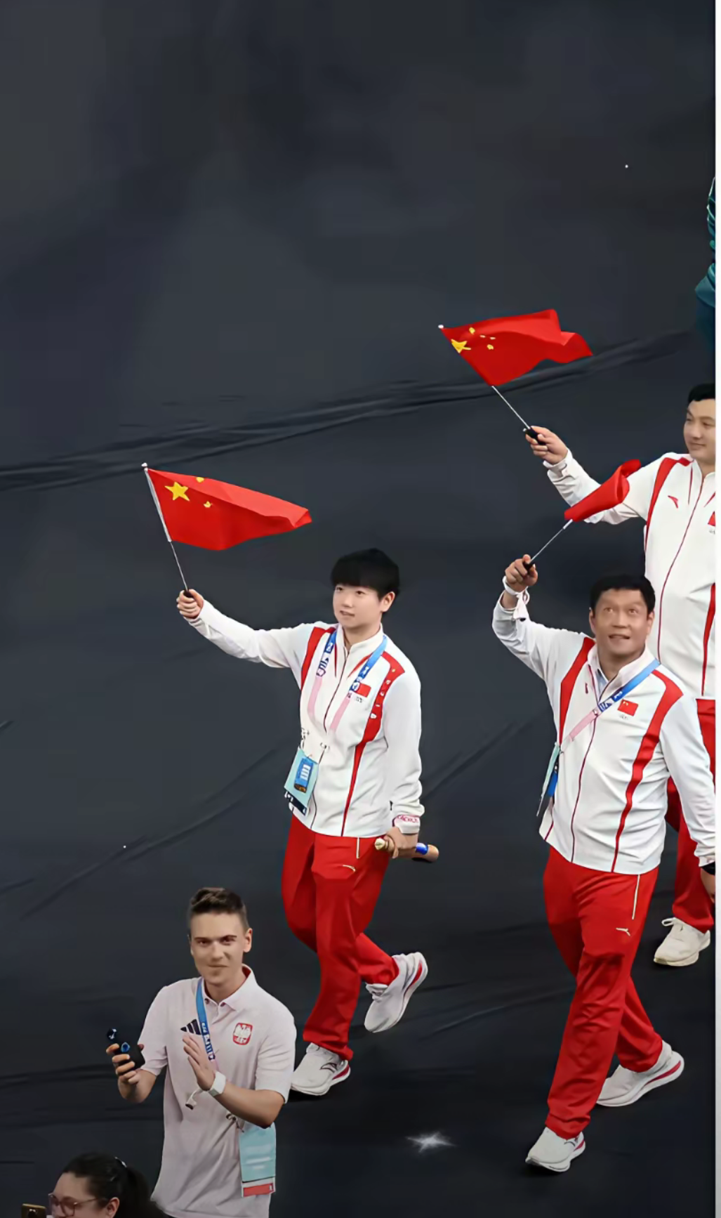 激烈争夺金牌，运动员们展现极致体能和技巧的简单介绍