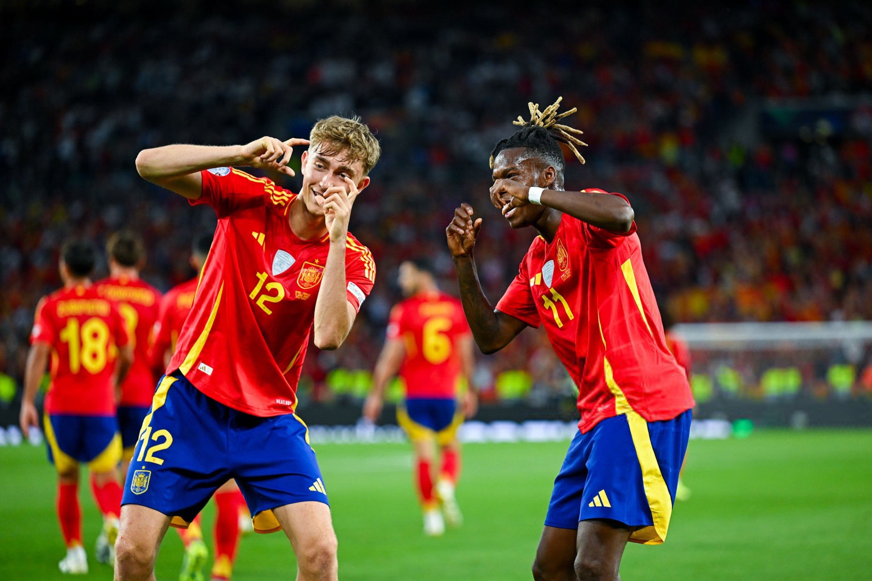 包含波斯尼亚与黑山国家队在欧国联比赛中一路领先的词条