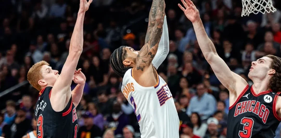 太阳惊险获胜!布克绝杀带领球队逆转胜利 太阳惊险获胜!布克绝杀带领球队逆转胜利