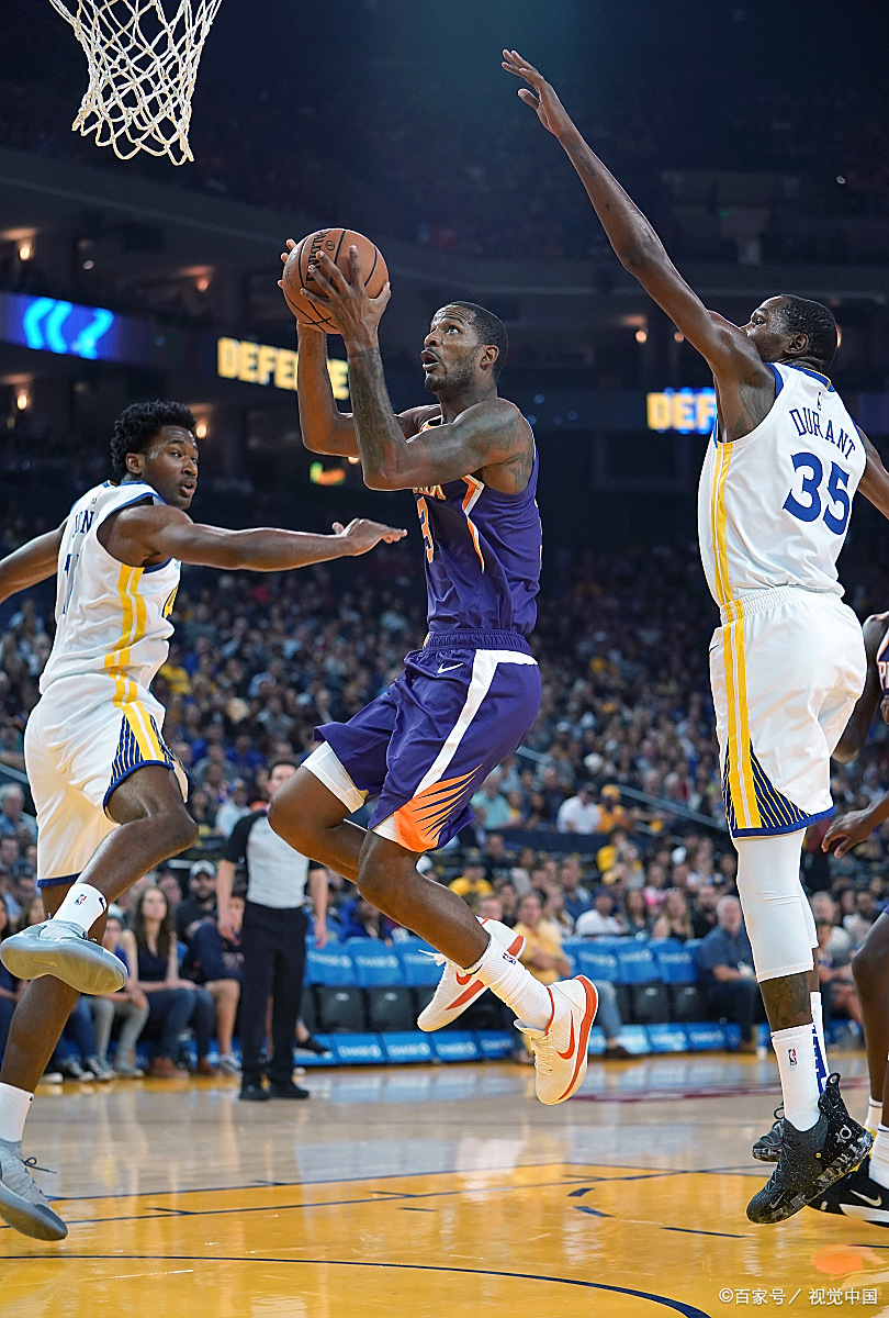 太阳惊险获胜!布克绝杀带领球队逆转胜利 太阳惊险获胜!布克绝杀带领球队逆转胜利