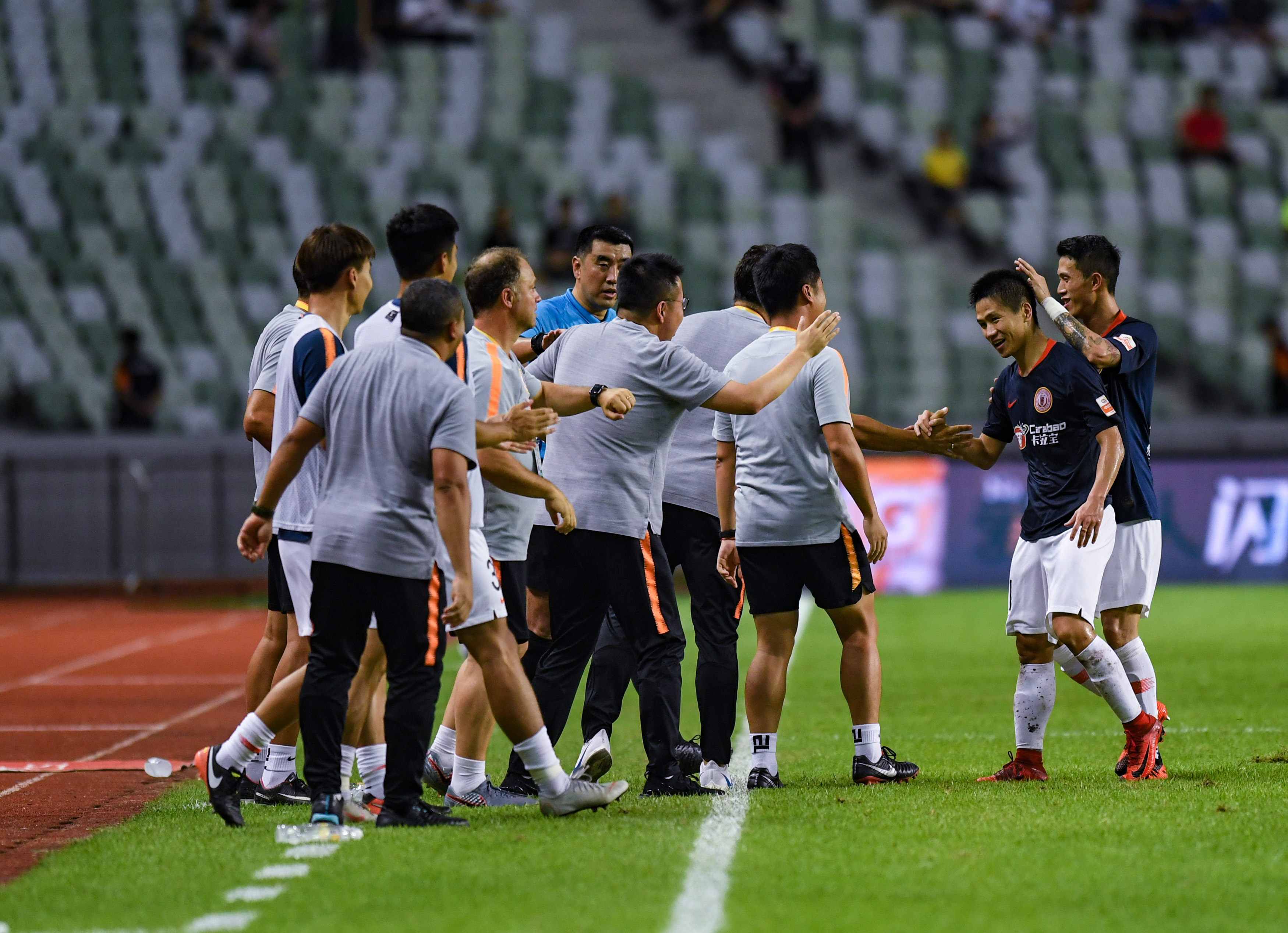 索萨丹尼刻维奇轻松射门，希洪竞技客场逆转的简单介绍