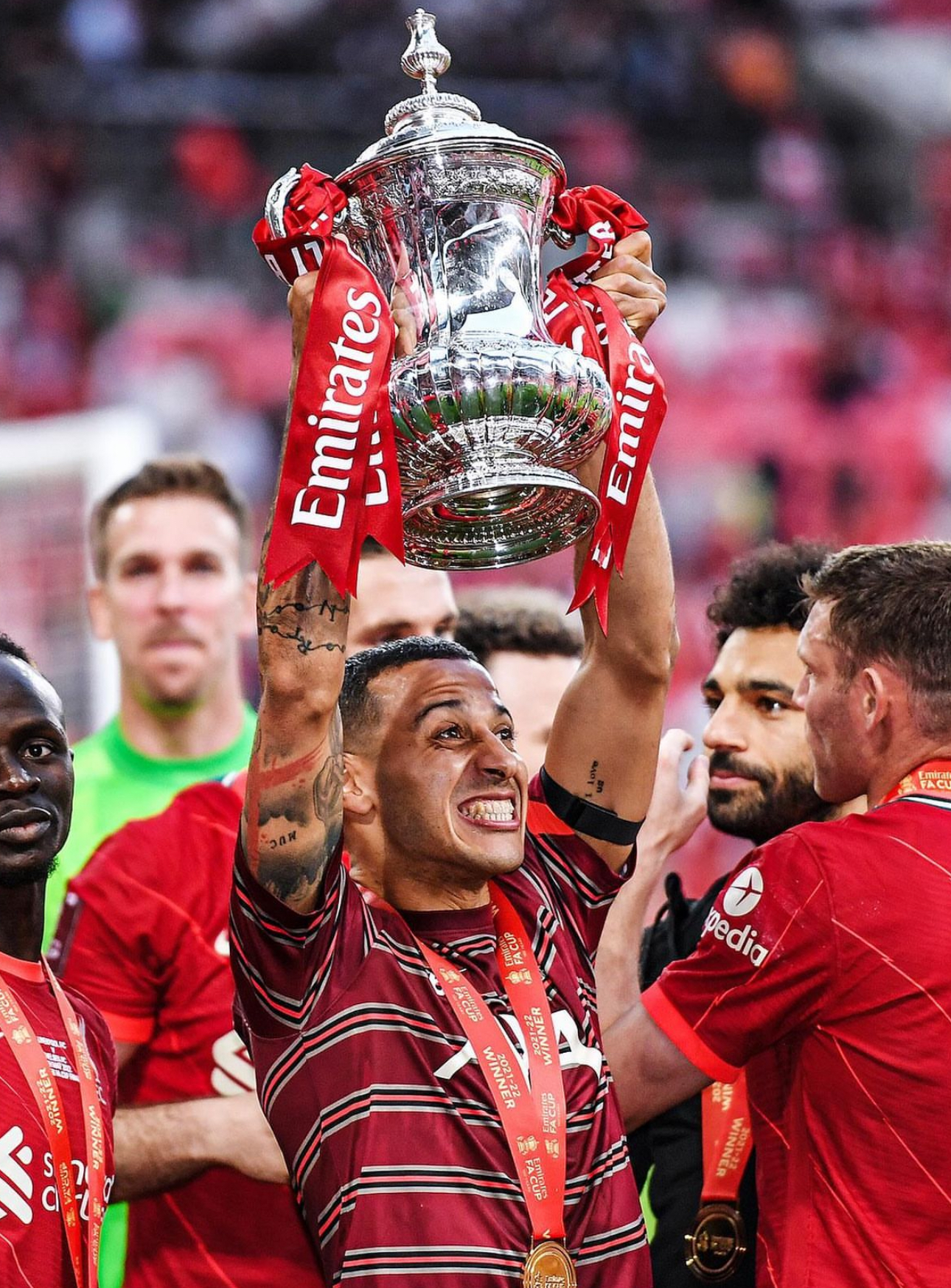 包含西班牙翻盘瓦伦西亚，阿奎罗爆发神勇的词条