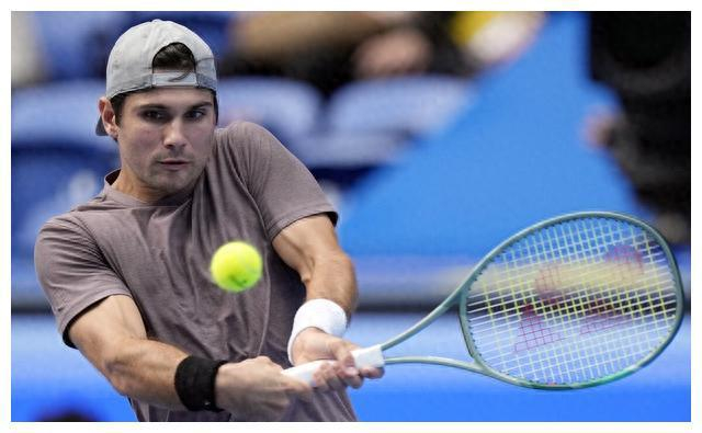 南非选手在游泳比赛中表现异常出色