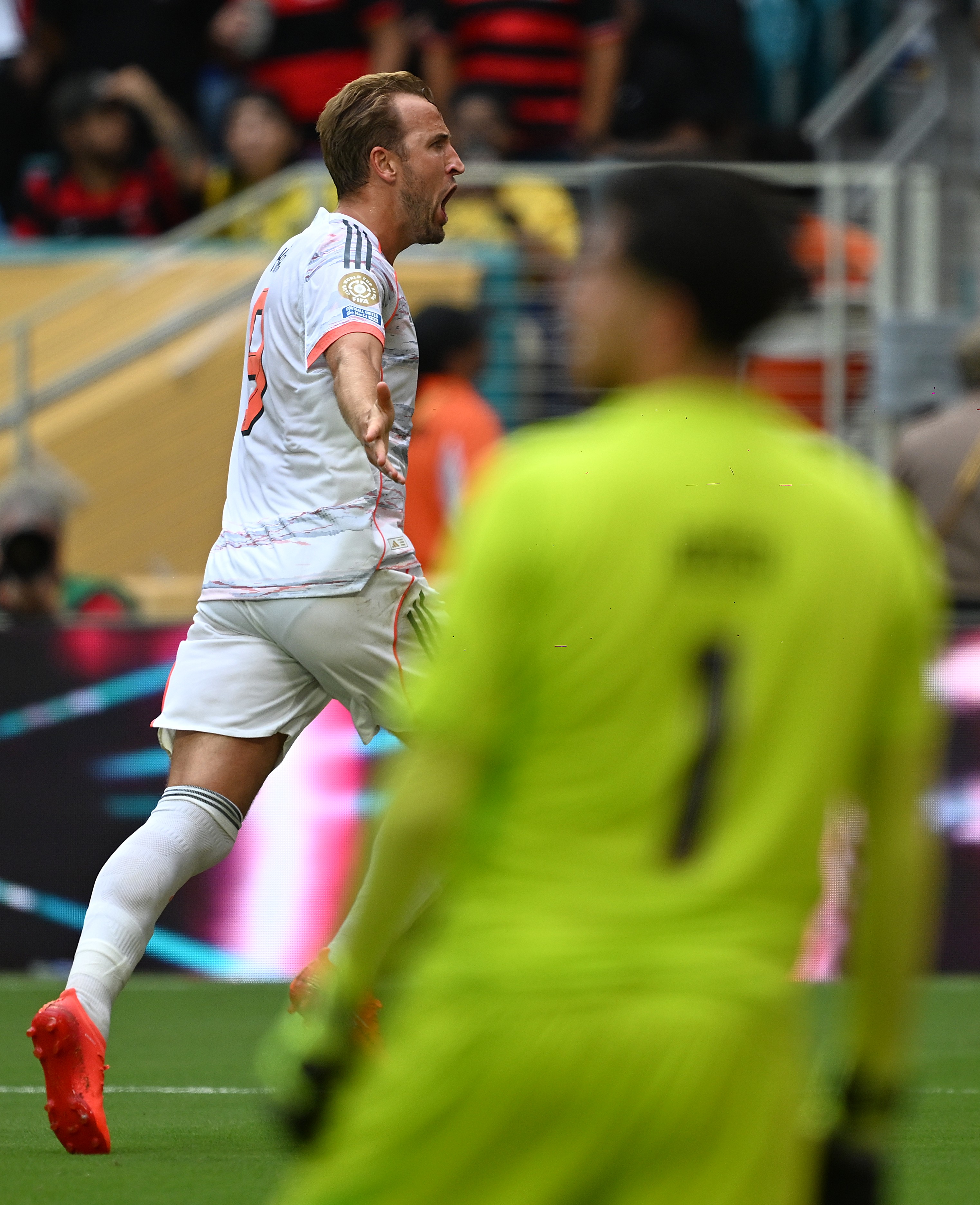 包含拜仁慕尼黑豪取八连胜，德甲霸主不可阻挡的词条