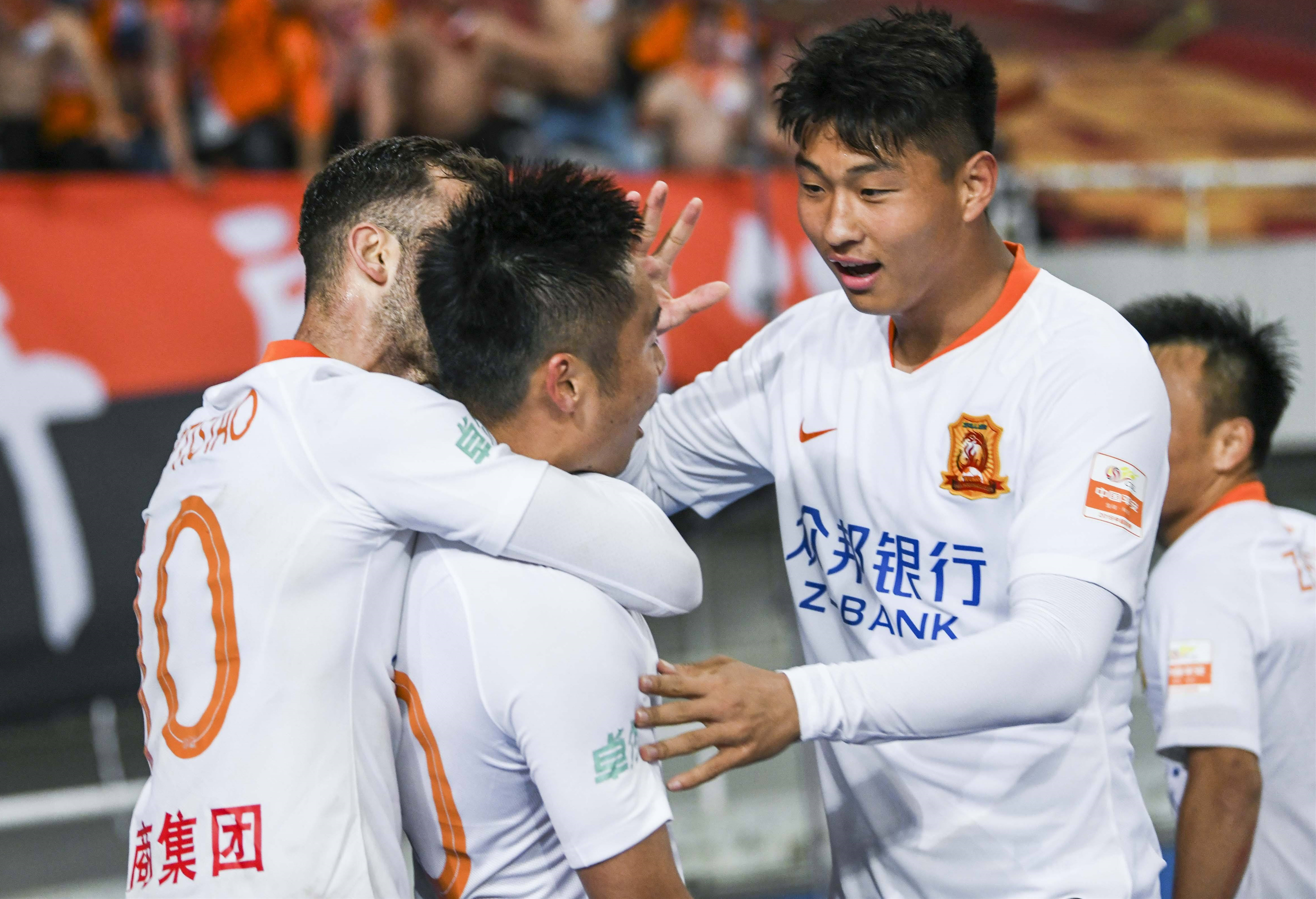 包含北京国安客场逆转胜D裔会，继续领跑积分榜的词条