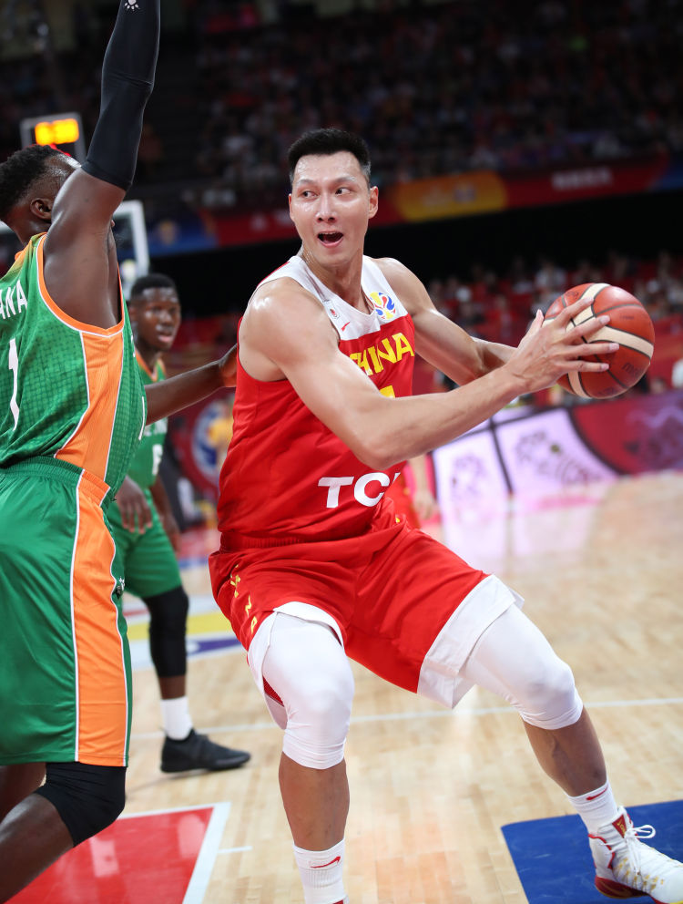 西班牙男篮翻盘波兰男篮，拉文一己之力扛起全队的简单介绍