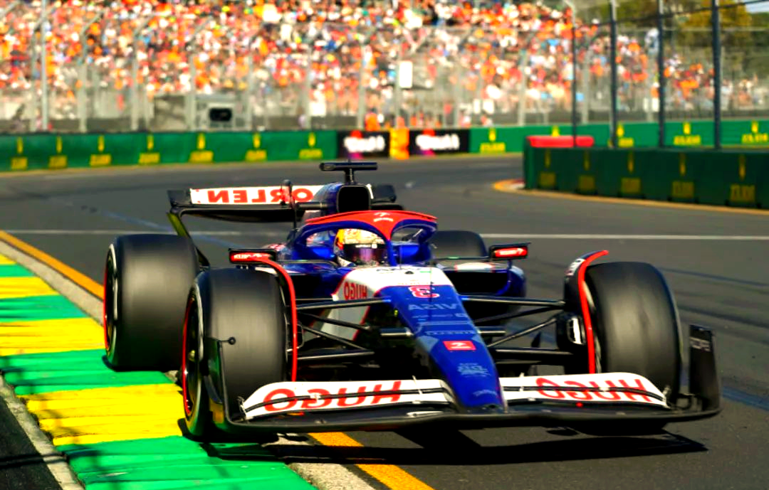 雷诺车队横扫红牛二队,塞恩斯统治全场的简单介绍 雷诺车队横扫红牛二队,塞恩斯统治全场的简单介绍