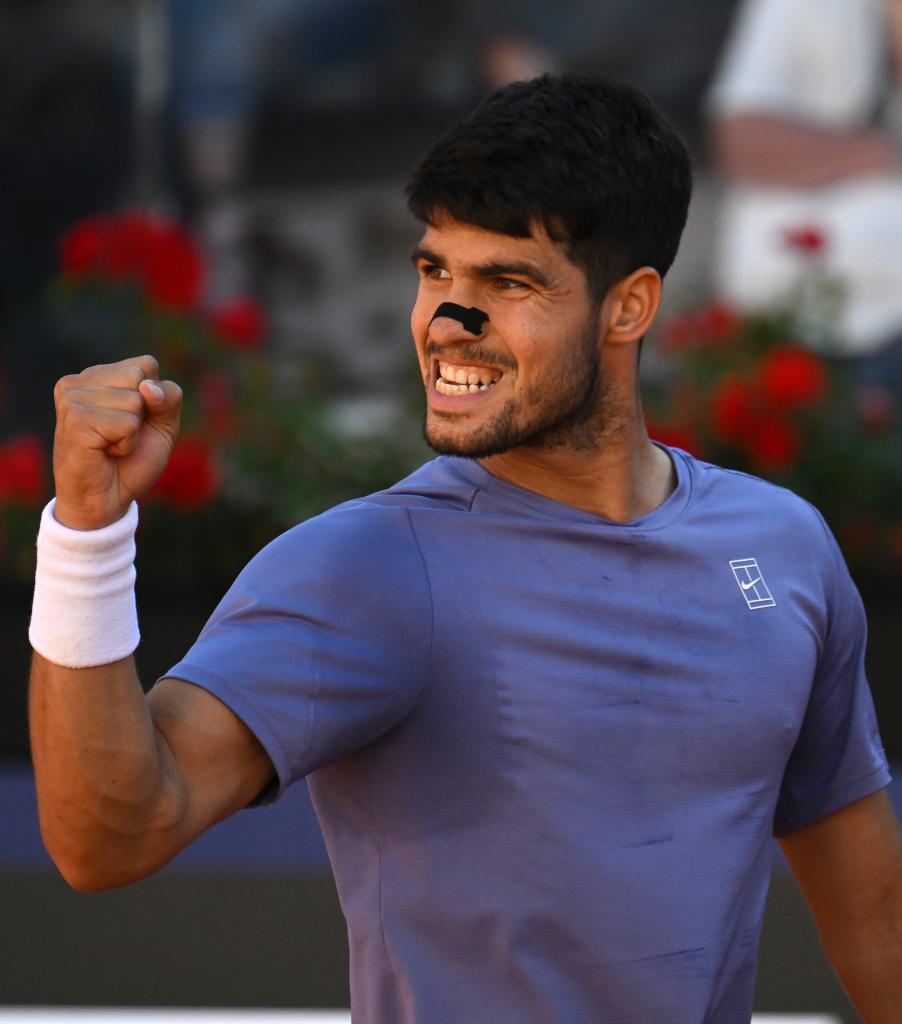 关于世界网球队完胜西班牙网球队，阿尔卡拉斯统治全场的信息