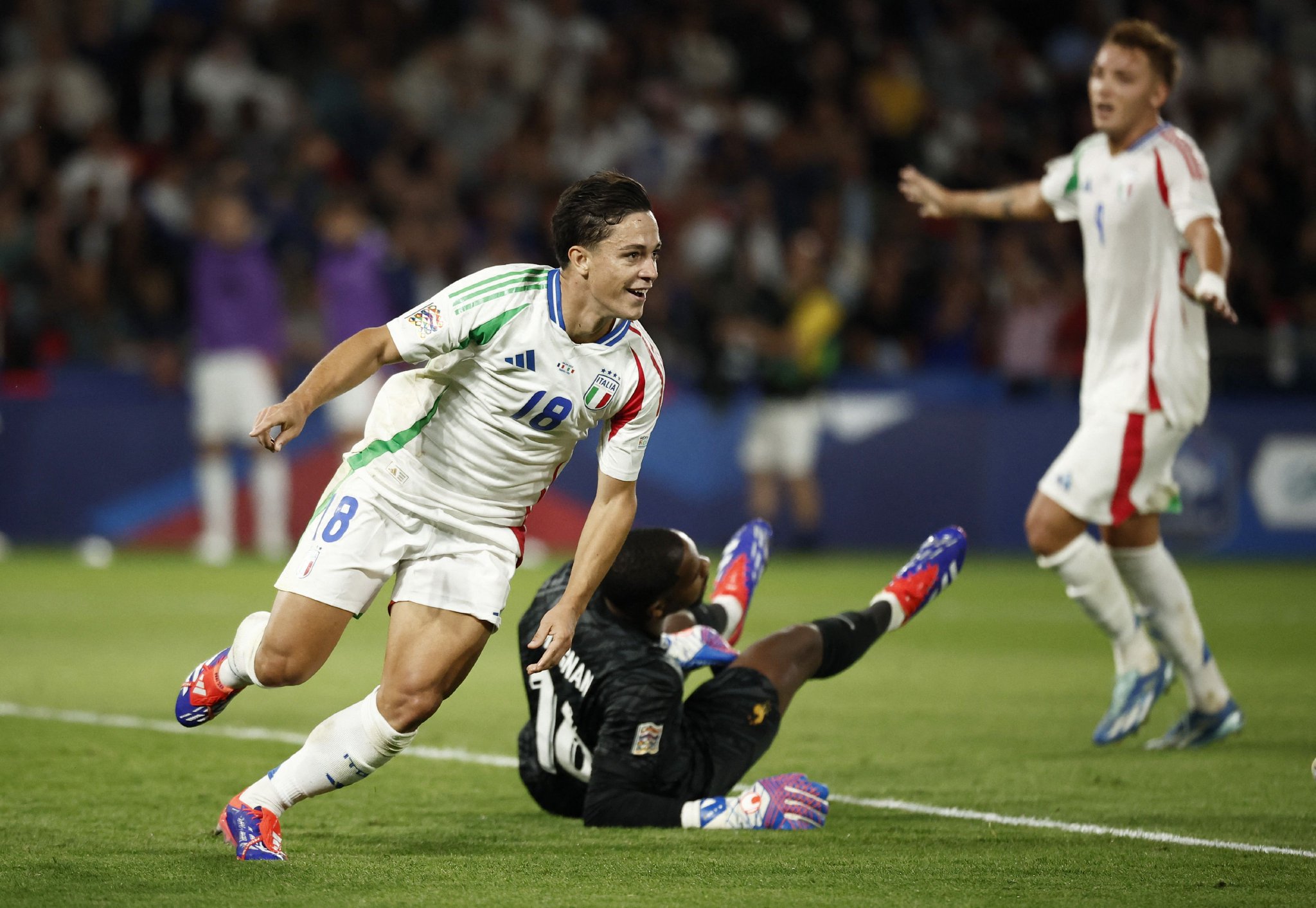 意大利险胜曼联，姆巴佩绝境逆转