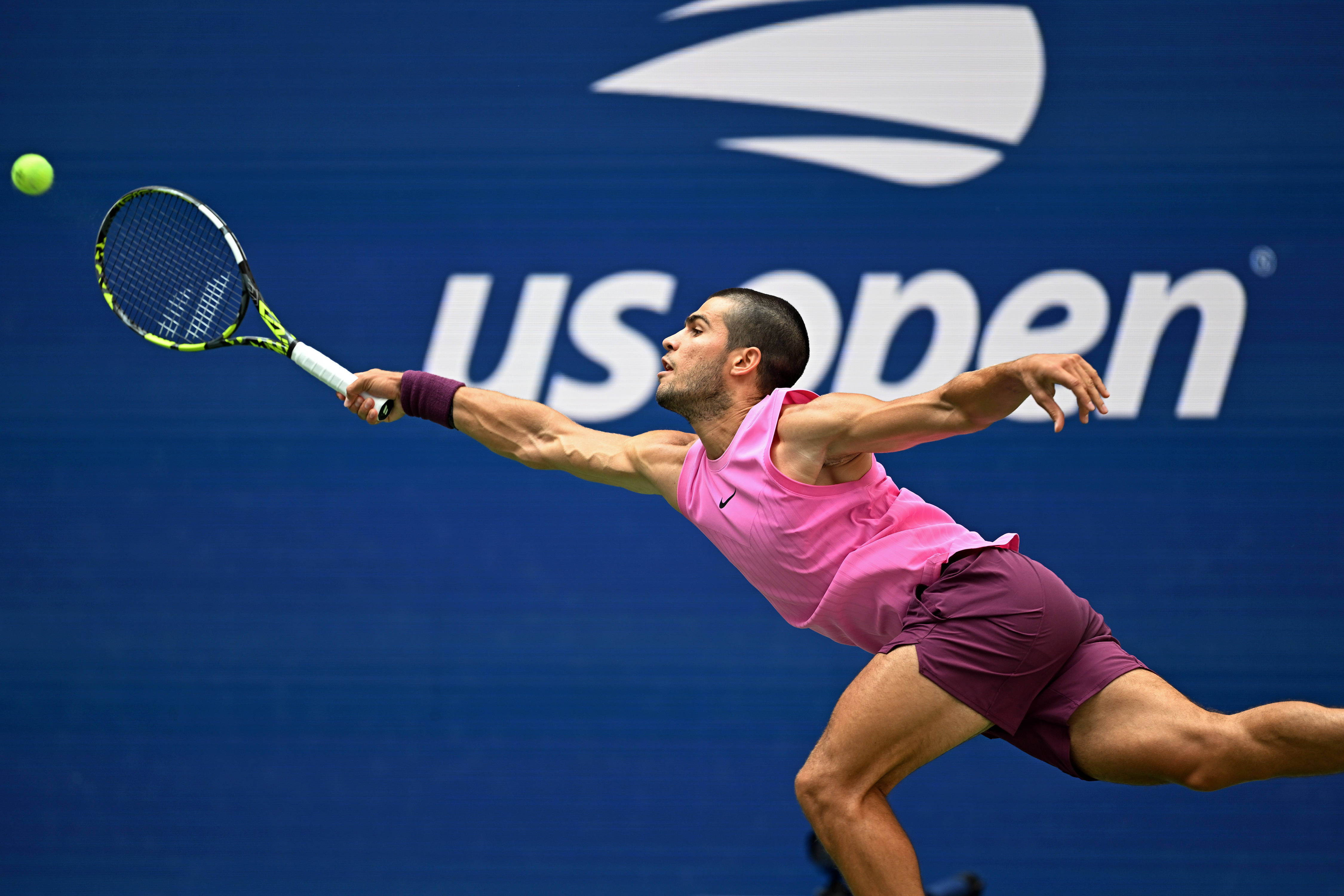 西班牙网球队血洗法国网球队，阿尔卡拉斯制霸全场的简单介绍