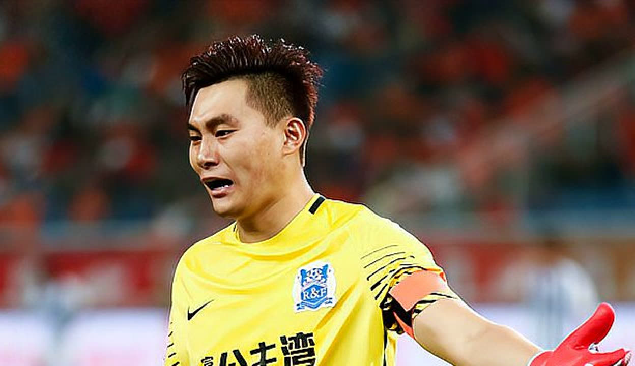 包含广州富力主力受伤，教练组寻找替补替代方案的词条