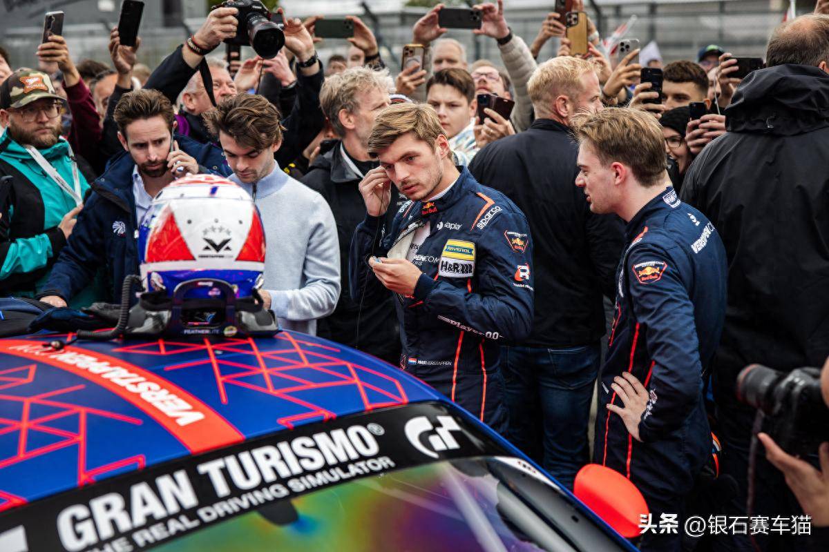 包含阿斯顿马丁轻取哈斯车队，维斯塔潘带队取胜的词条