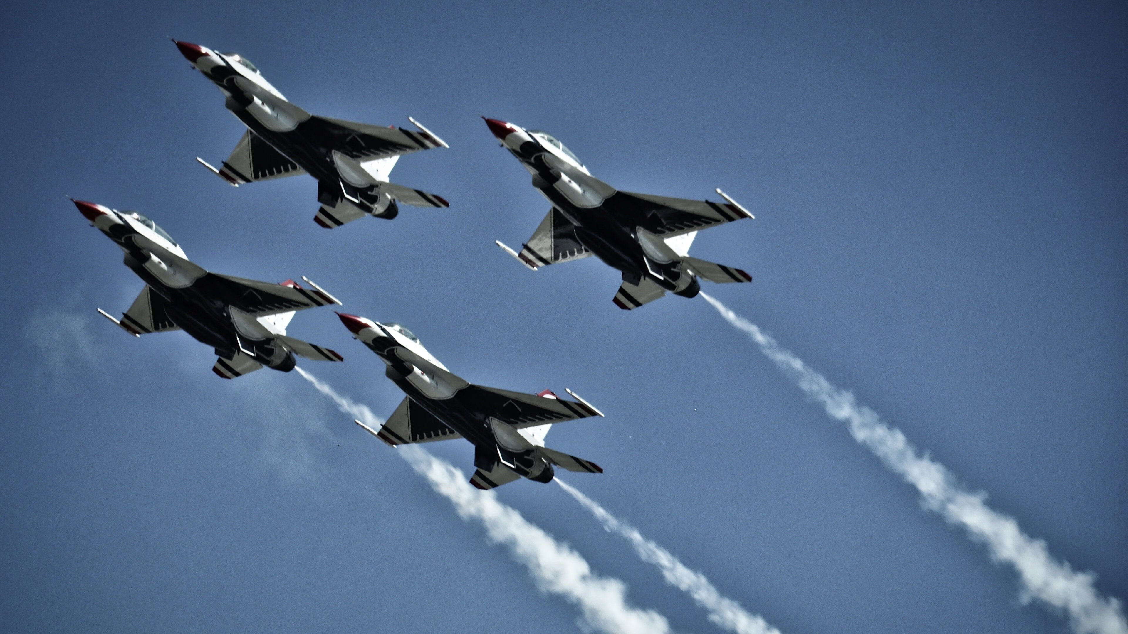 绿茵双城记，孙兴慜的领袖之光与巴萨的战术交响