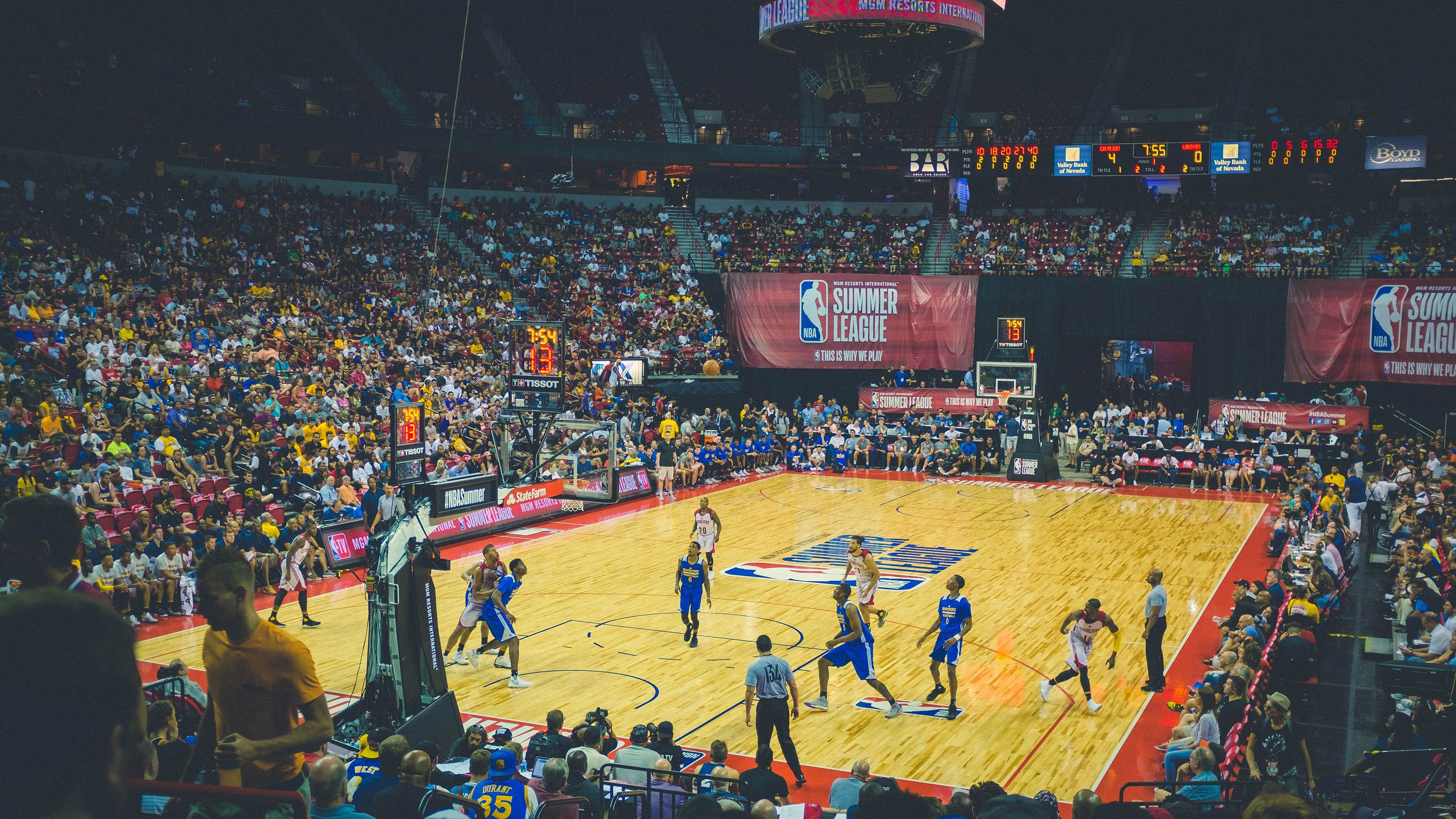 杜兰特末节狂飙20分，广东队逆转76人展现冠军底蕴