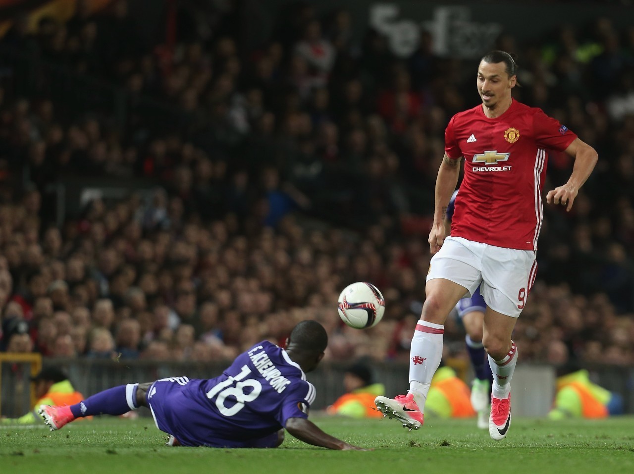 智利鏖战德国，伊布点燃赛场